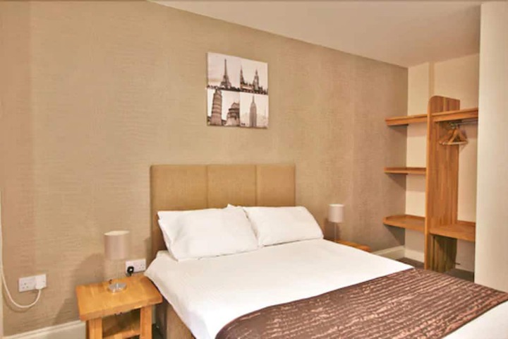 Room 2 of 17