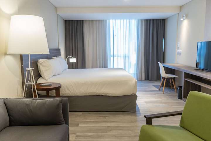 Room 3 of 48