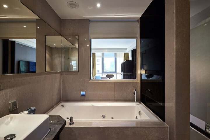 Room 20 of 28