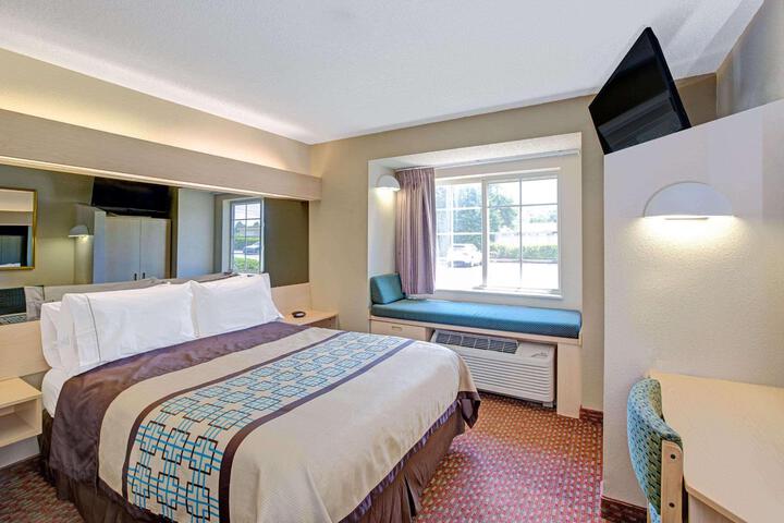 1 King Bed Mobility Accessible (5 of 6)