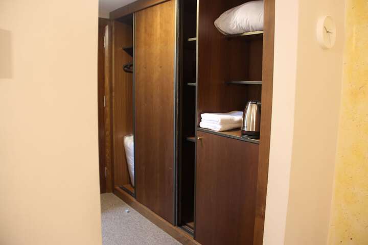 Room 14 of 33