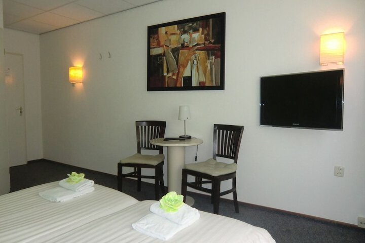 Room 5 of 15