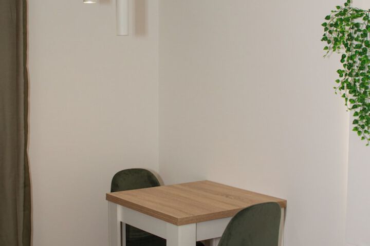 Room 9 of 90