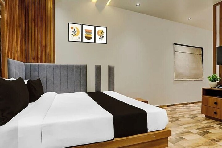 Room 5 of 13
