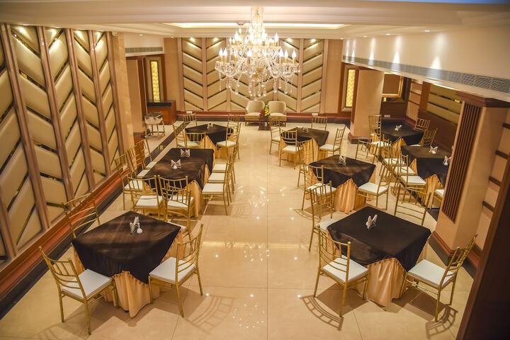 Ballroom/Hall 21 of 27