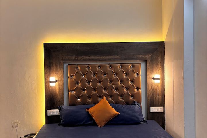 Room 12 of 28