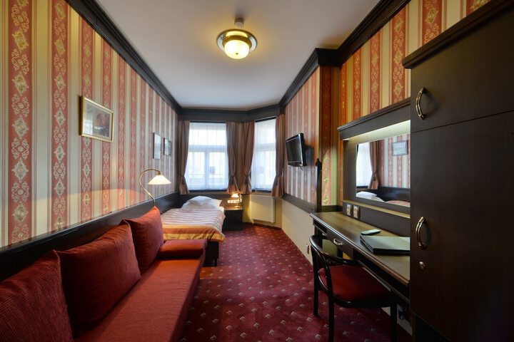 Room 23 of 145