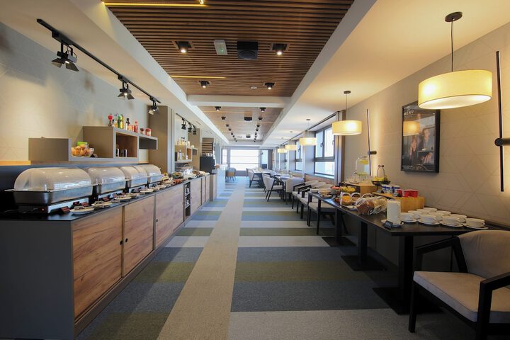 Dining 68 of 100