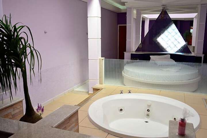 Hot Tub 54 of 63