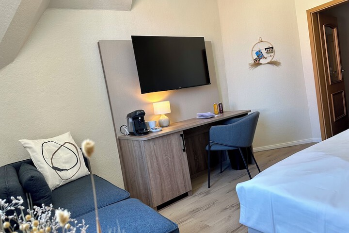Room 16 of 44