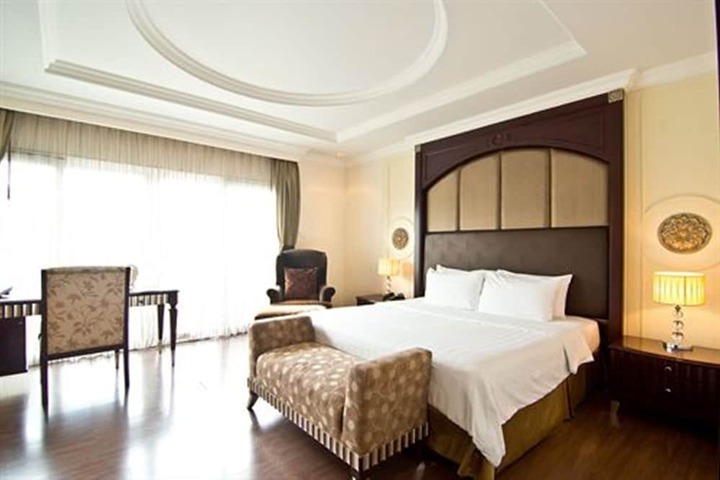 Room 30 of 76
