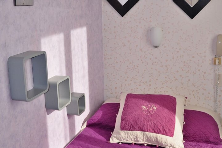 Room 2 of 82