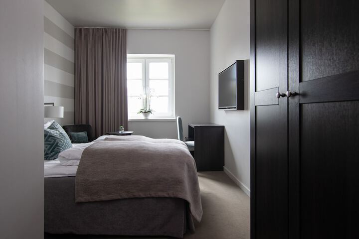 Room 27 of 83