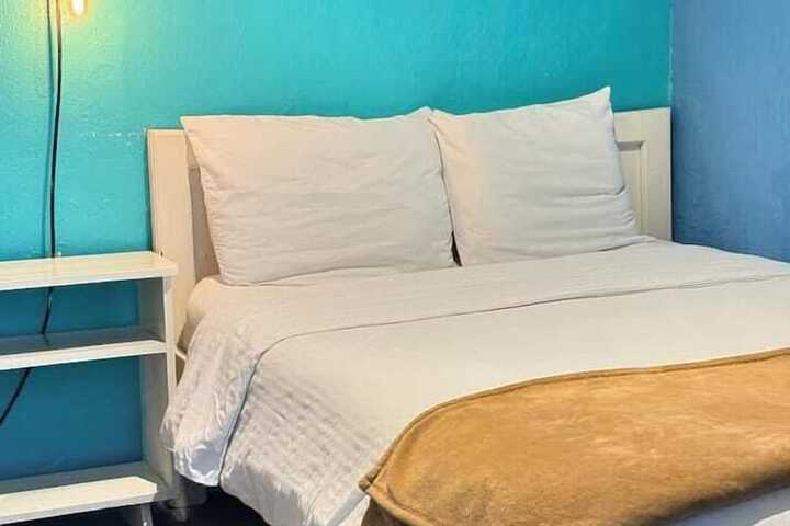 Room 3 of 10