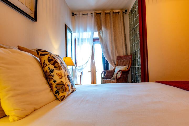 Room 42 of 123