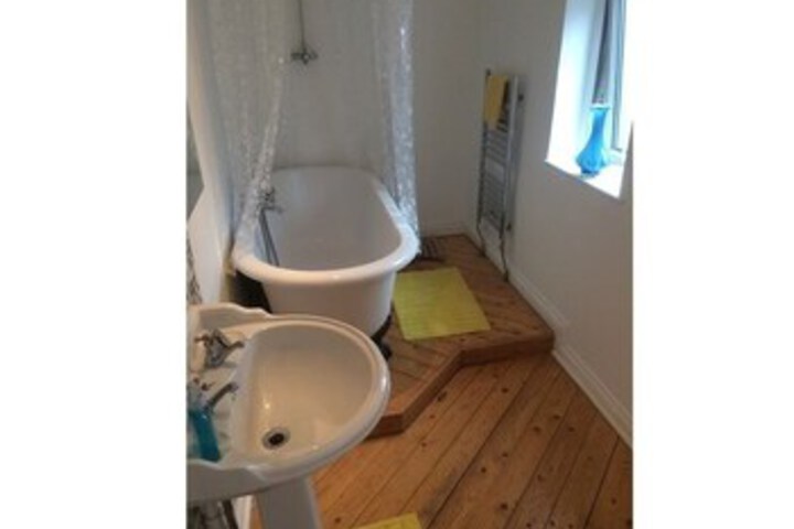 Room 5 of 42