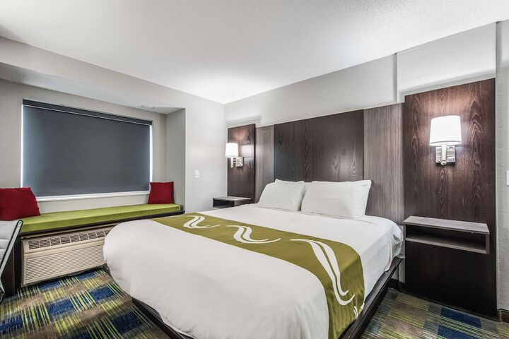 1 King Bed Suite (4 of 9)