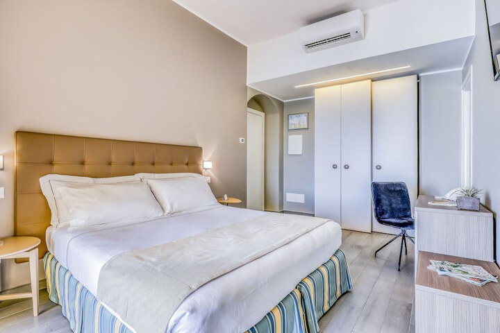 Room 28 of 66