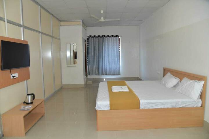 Room 2 of 6