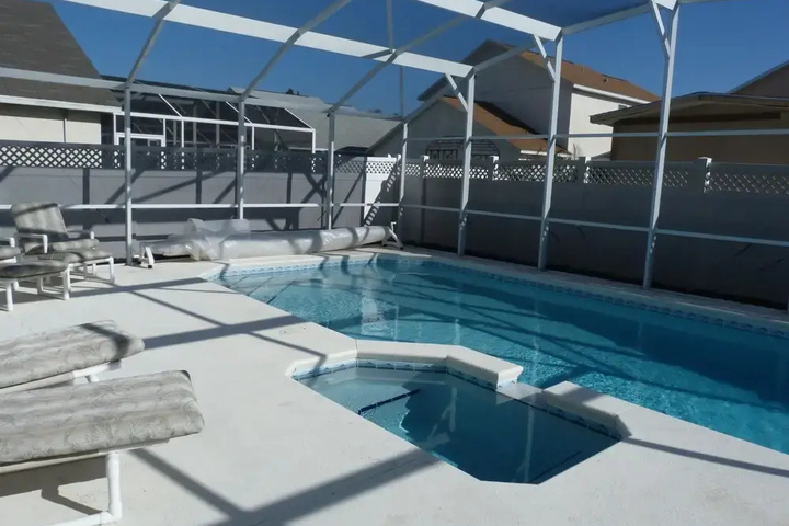 Pool 11 of 15
