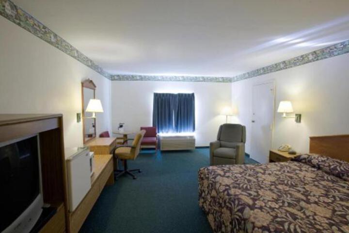 1 King Bed (1 of 5)