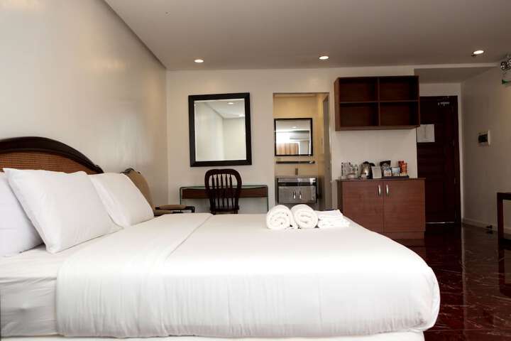 Room 3 of 50