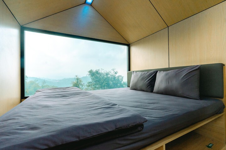 Room 3 of 42