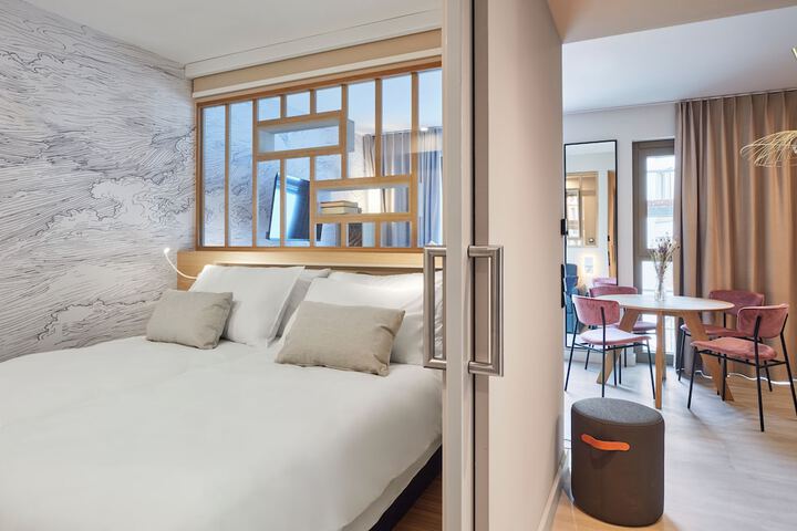 Room 3 of 16