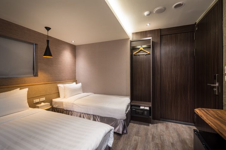 Room 16 of 64