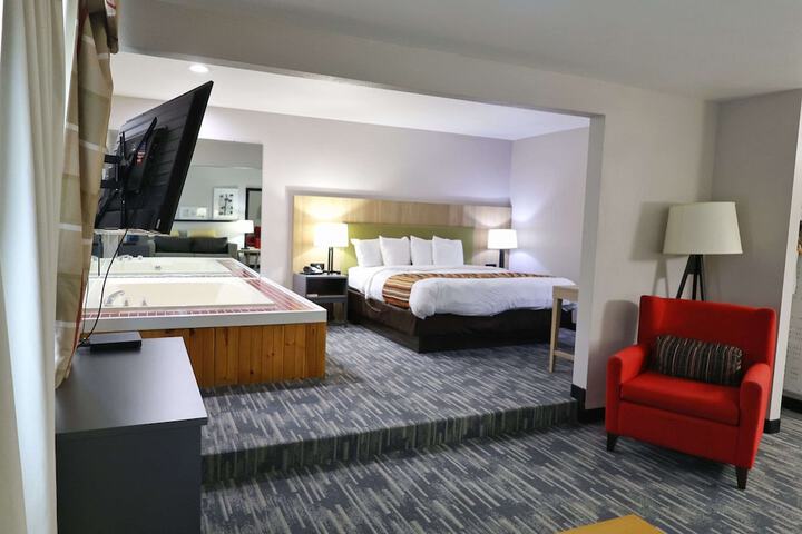 1 King Bed Accessible (11 of 16)