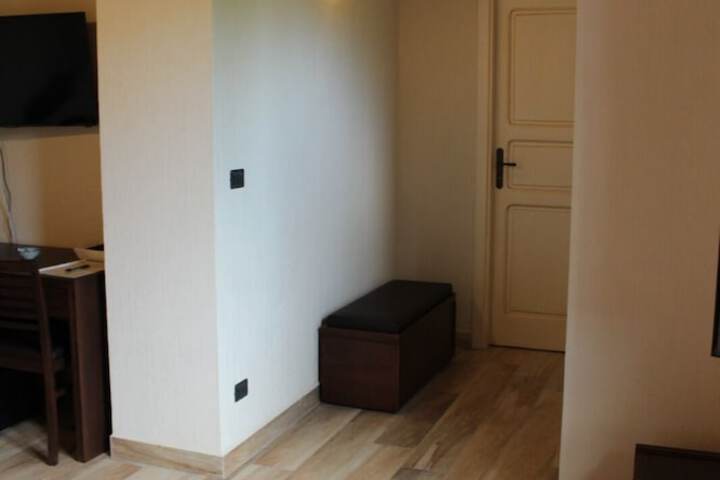 Room 17 of 39