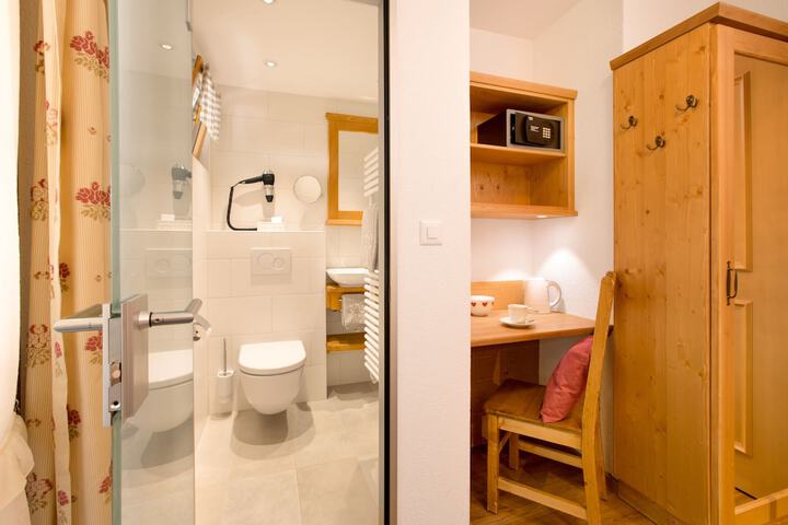 Room 10 of 70