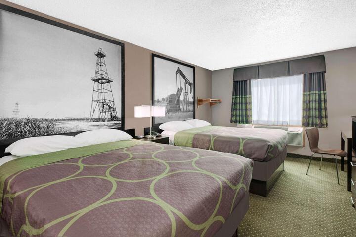 1 Queen Bed (12 of 13)