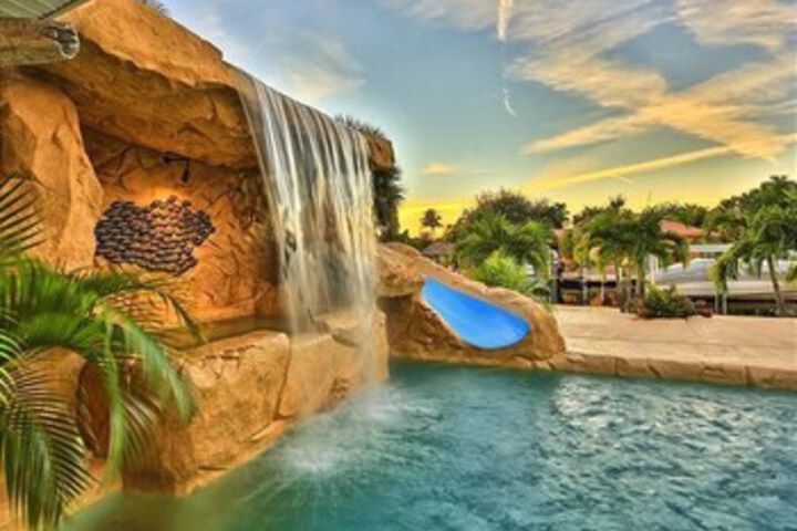 Tropic Like It Hot Private Tropical Retreat in Cape Coral, FL