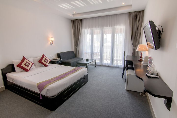 Room 9 of 38