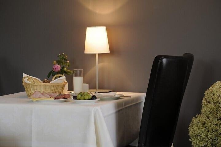 Dining 20 of 44