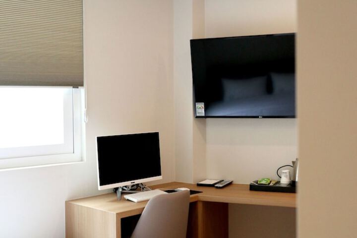 Room 6 of 32
