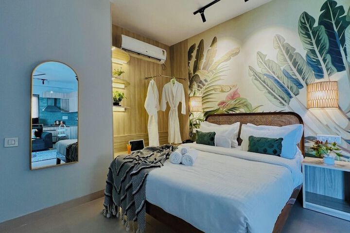 Room 2 of 12