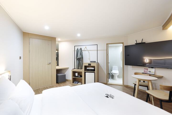 Room 13 of 74