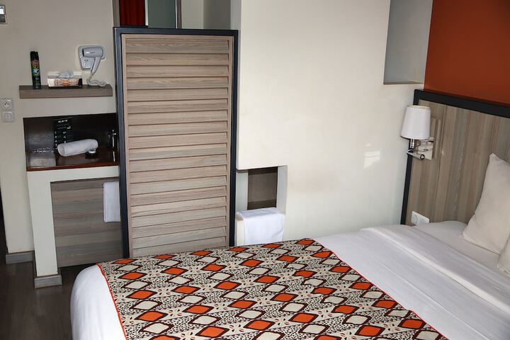 Room amenity