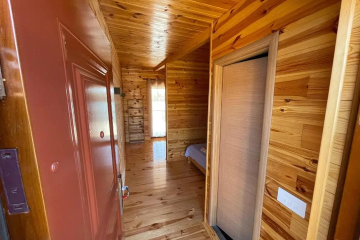 Room 4 of 10