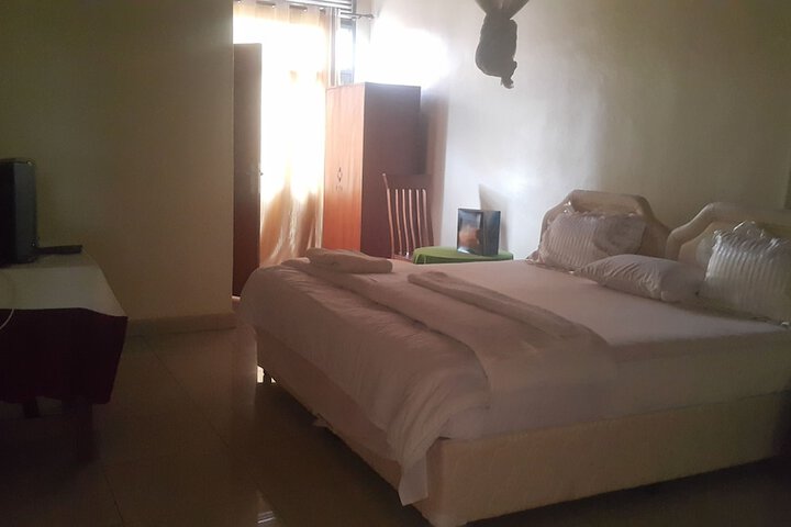 Room 3 of 10