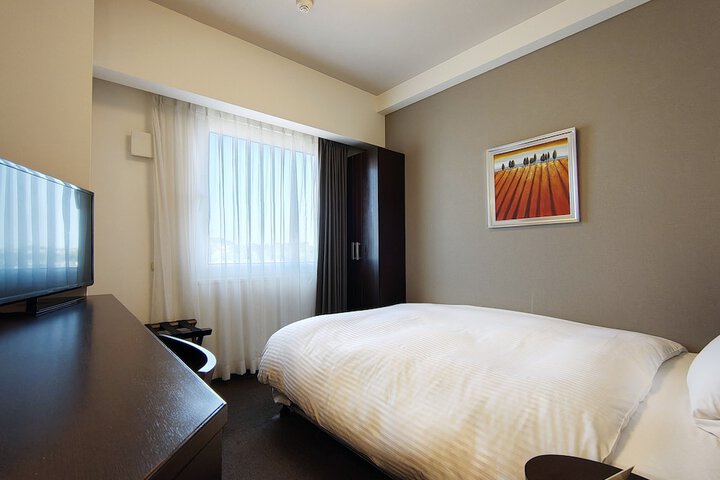 Room 16 of 37