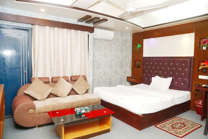 Room 13 of 74