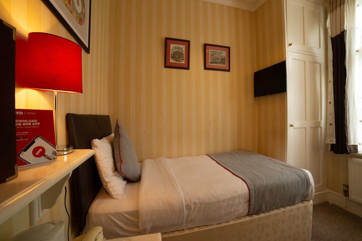 Room 4 of 48