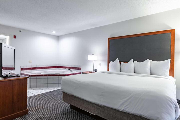 1 King Bed (1 of 31)