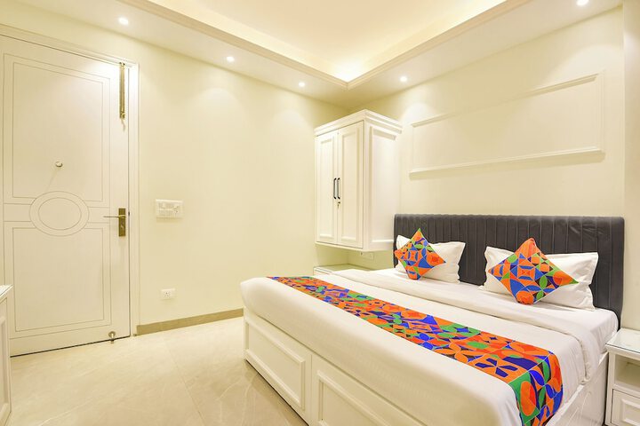 Room 10 of 37
