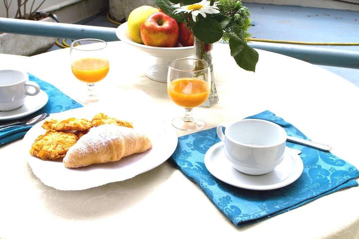 Breakfast/Coffee Service 30 of 51