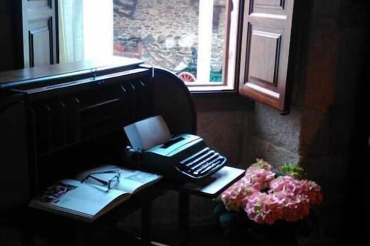 Room 10 of 33
