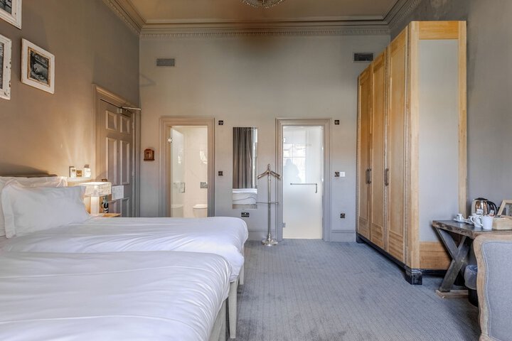 Room 54 of 101